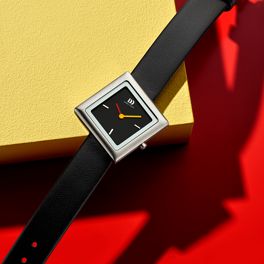 Tilt Black